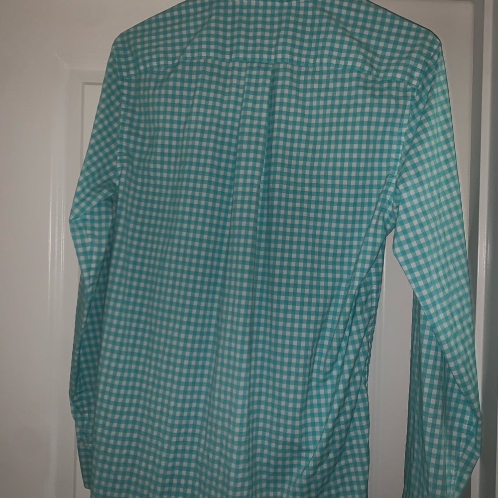 Vineyard vines green button down shirt